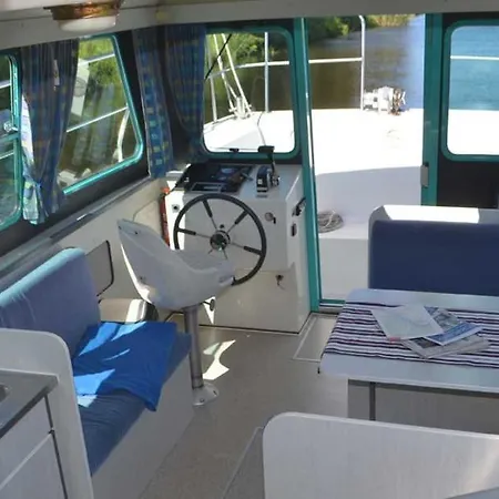 Botel Kuhnle-tours Bootshaus Zeuthen