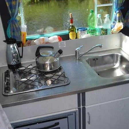 Kuhnle-tours Bootshaus Botel