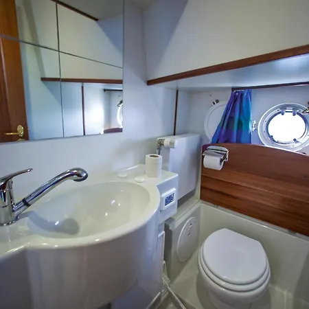 Kuhnle-tours Bootshaus 3*