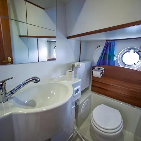 Kuhnle-tours Bootshaus 3*