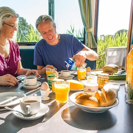 Kuhnle-tours Bootshaus 3*