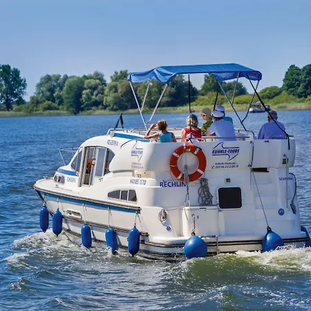 Hotel en barco Boats & Yachts At Zeuthen Harbor By Kuhnle-Tours