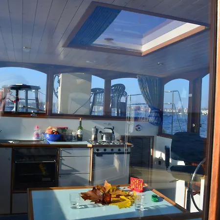 Hotel en barco Boats & Yachts At Zeuthen Harbor By Kuhnle-Tours 3*