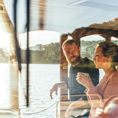 Boats & Yachts At Zeuthen Harbor By Kuhnle-Tours Hotel en barco 3*