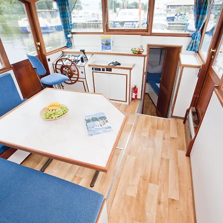 Hotel en barco Boats & Yachts At Zeuthen Harbor By Kuhnle-Tours