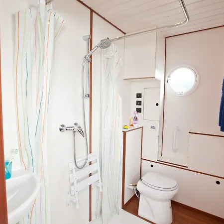 Hotel en barco Boats & Yachts At Zeuthen Harbor By Kuhnle-Tours Zeuthen