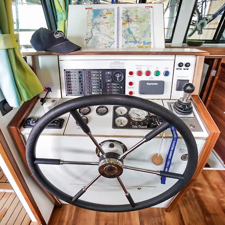 Hotel en barco Boats & Yachts At Zeuthen Harbor By Kuhnle-Tours