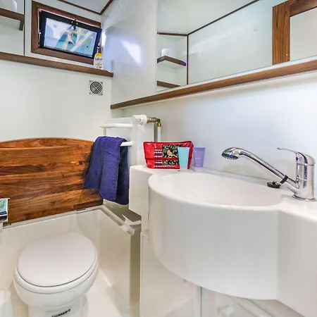 Hotel en barco Boats & Yachts At Zeuthen Harbor By Kuhnle-Tours Zeuthen