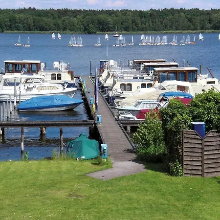 Kuhnle-tours Bootshaus Botel 3*