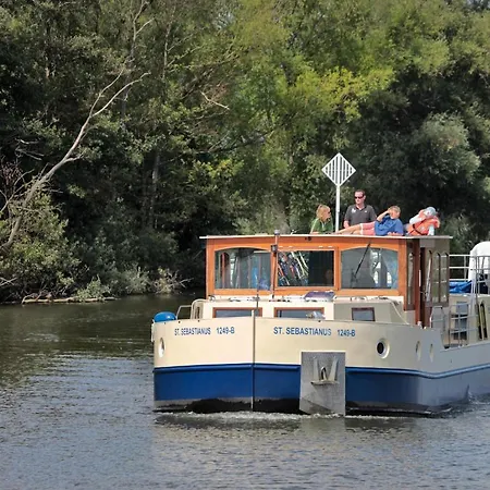 Kuhnle-tours Bootshaus Botel Zeuthen