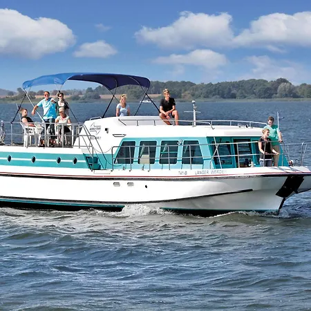 Botel Kuhnle-tours Bootshaus