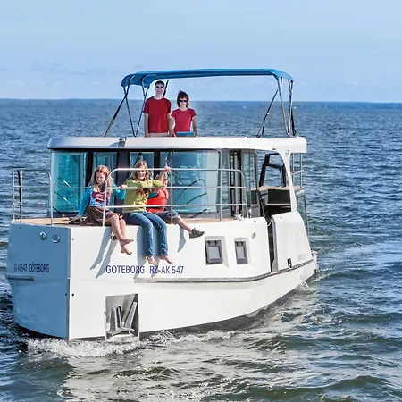 Kuhnle-tours Bootshaus Botel 3*