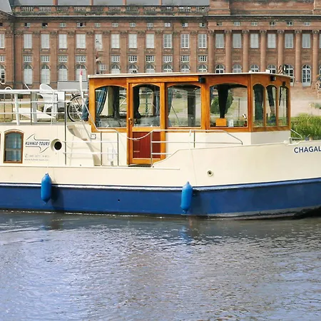 Kuhnle-tours Bootshaus 3*