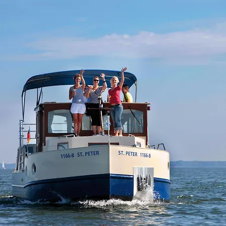 Botel Kuhnle-tours Bootshaus 3*