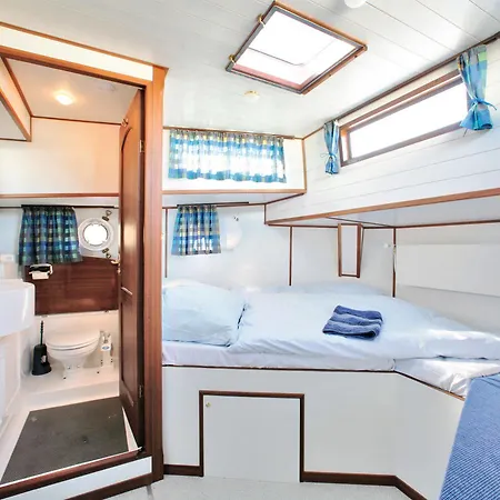 Botel Kuhnle-tours Bootshaus Zeuthen
