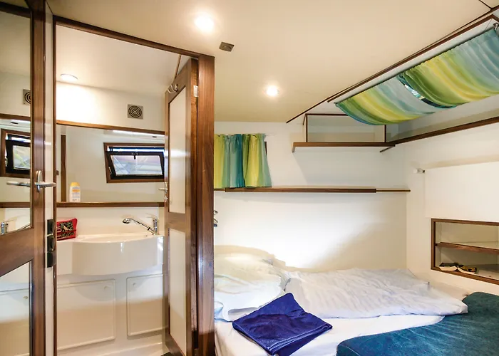 Boats & Yachts At Harbor By Kuhnle-tours Bateau-hôtel 3*