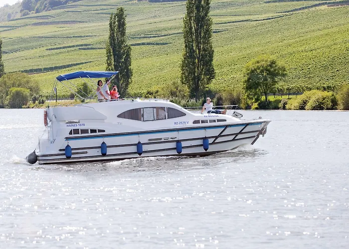 Boats & Yachts At Harbor By Kuhnle-tours بوتيل زيوثين