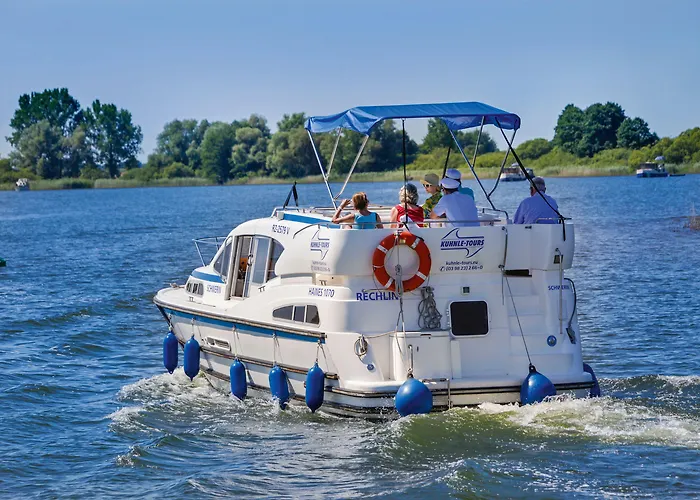بوتيل Boats & Yachts At Harbor By Kuhnle-tours
