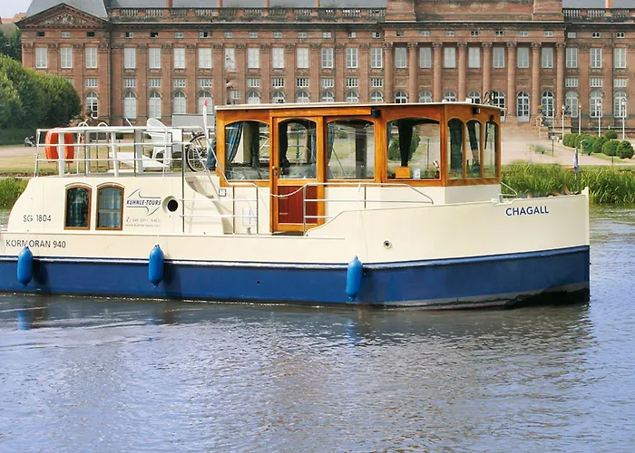 بوتيل Boats & Yachts At Harbor By Kuhnle-tours