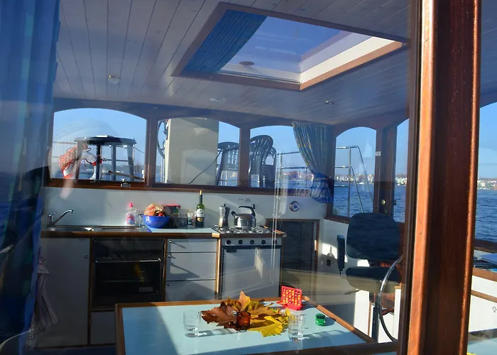 Bateau-hôtel Boats & Yachts At Harbor By Kuhnle-tours 3*