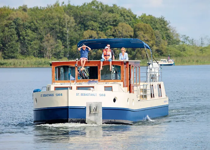 بوتيل Boats & Yachts At Harbor By Kuhnle-tours زيوثين