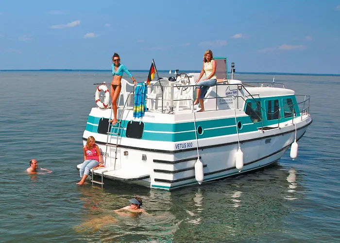 Boats & Yachts At Harbor By Kuhnle-tours بوتيل 3*