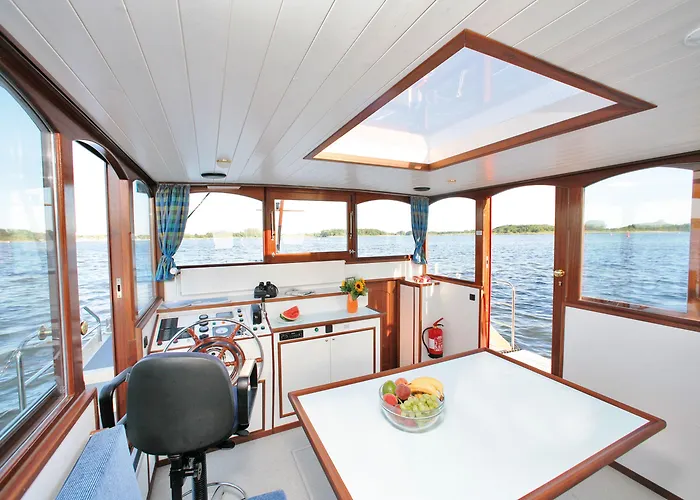 Boats & Yachts At Harbor By Kuhnle-tours Båthotell 3*