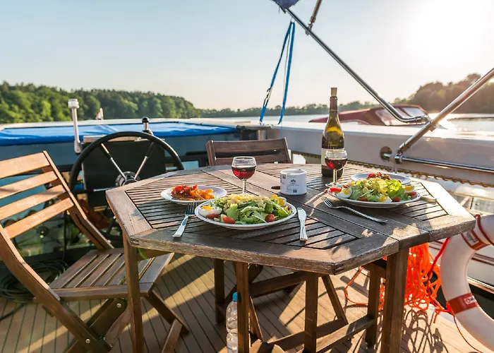 Boats & Yachts At Harbor By Kuhnle-tours بوتيل