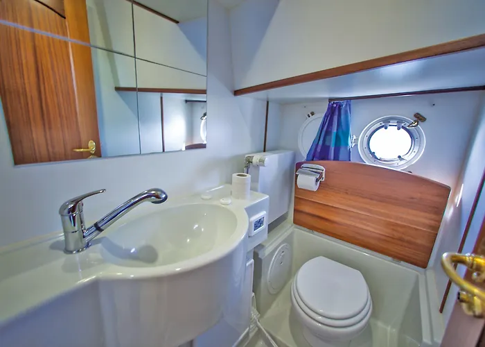 Båthotell Boats & Yachts At Harbor By Kuhnle-tours Zeuthen