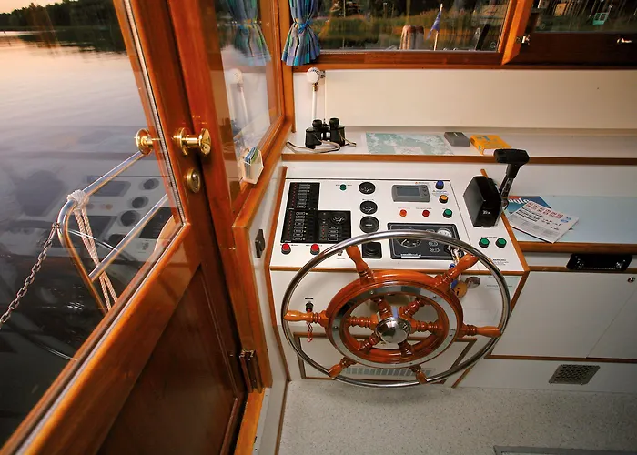 Bateau-hôtel Boats & Yachts At Harbor By Kuhnle-tours