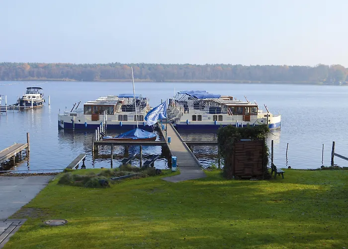 Boats & Yachts At Harbor By Kuhnle-tours 3* زيوثين