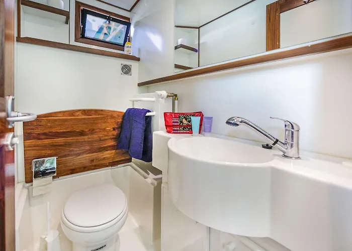 Båthotell Boats & Yachts At Harbor By Kuhnle-tours Zeuthen