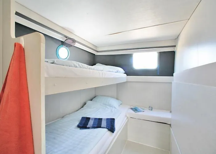 بوتيل Boats & Yachts At Harbor By Kuhnle-tours زيوثين