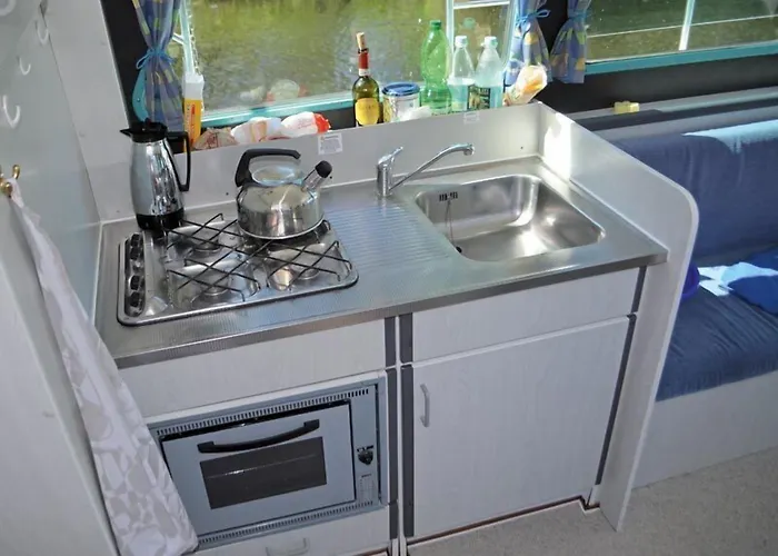 بوتيل Boats & Yachts At Harbor By Kuhnle-tours زيوثين