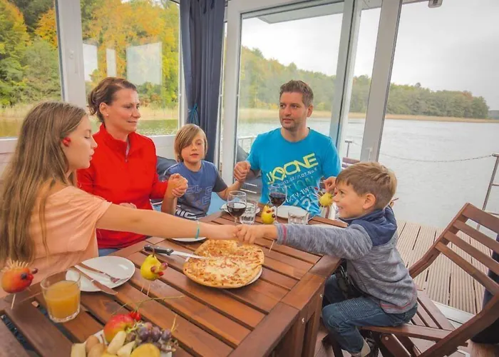 Boats & Yachts At Harbor By Kuhnle-tours 3* زيوثين