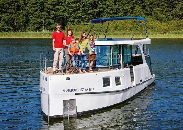 Boats & Yachts At Harbor By Kuhnle-tours 3* زيوثين