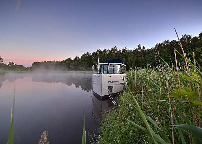 بوتيل Boats & Yachts At Harbor By Kuhnle-tours 3*