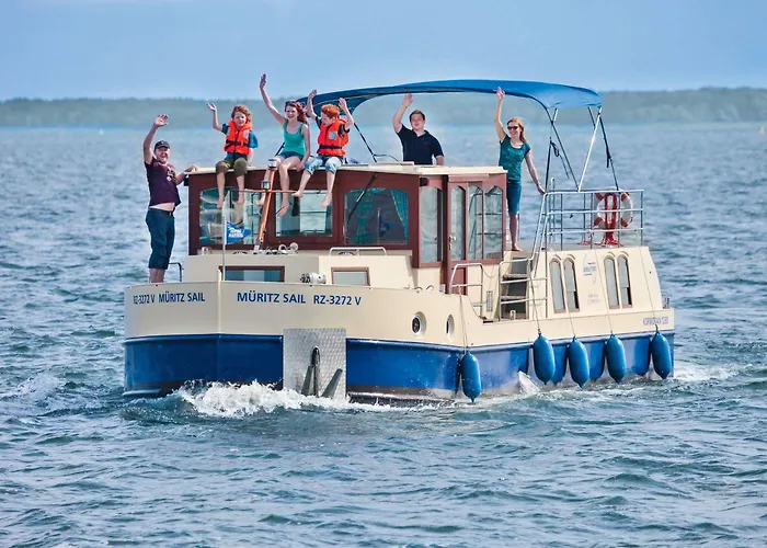 Boats & Yachts At Harbor By Kuhnle-tours بوتيل 3*