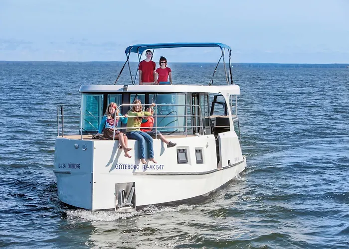 Boats & Yachts At Harbor By Kuhnle-tours Båthotell 3*