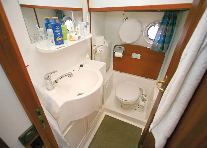 Boats & Yachts At Harbor By Kuhnle-tours بوتيل زيوثين