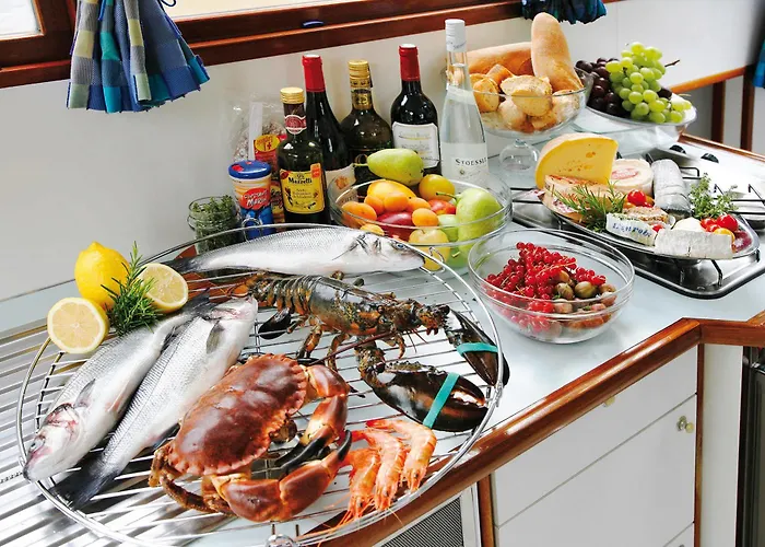 Boats & Yachts At Harbor By Kuhnle-tours 3* زيوثين