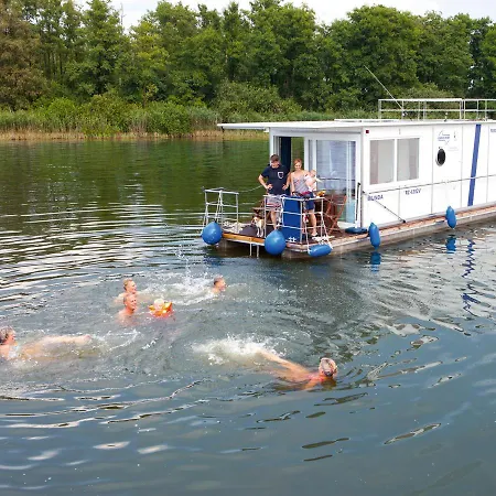 Botel Kuhnle-tours Bootshaus