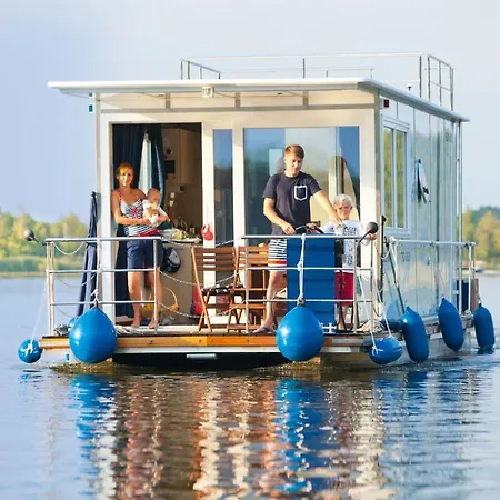 Kuhnle-tours Bootshaus Botel 3*