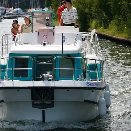 Kuhnle-tours Bootshaus Botel