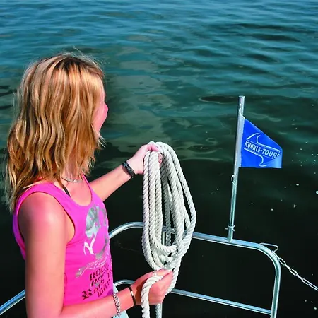 Botel Kuhnle-tours Bootshaus